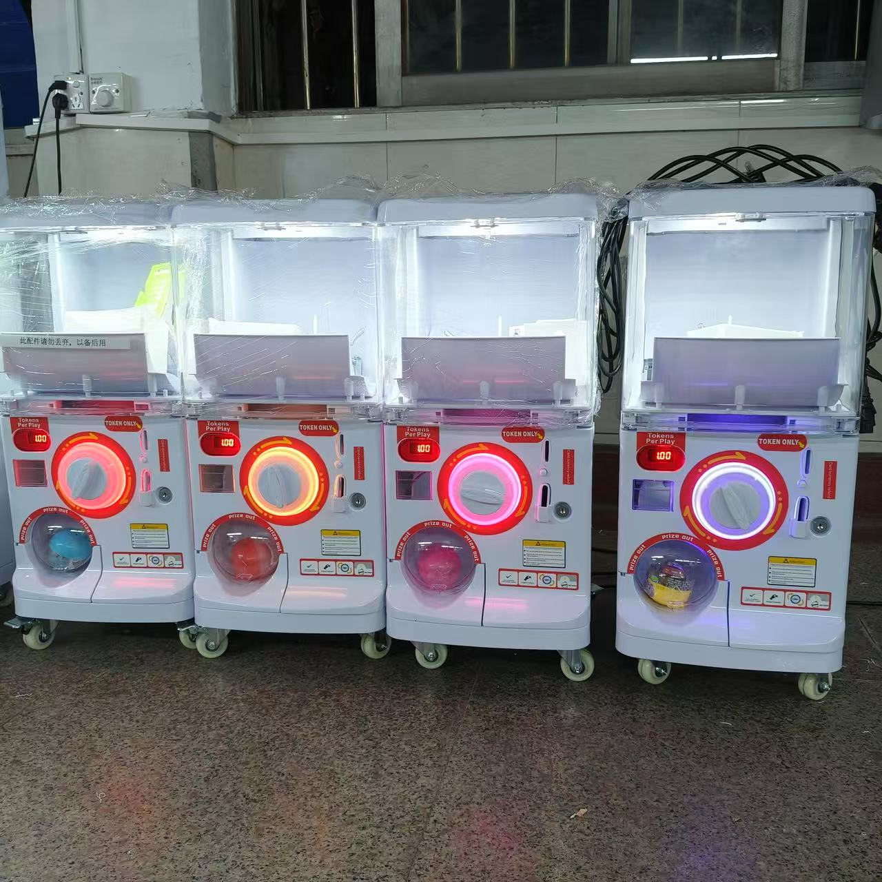 ماكينة بيع كبسولات ألعاب يابان - مراجعة Kids Toys Vending Machine وسعره